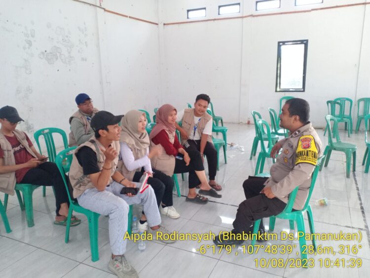 Bhabinkamtibmas Polsek Pamanukan Sambang dan Silaturahmi Bersama Mahasiswa KKN
