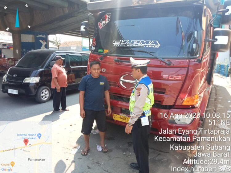 Patroli Lalin Polsek Pamanukan Tegur dan Himbau Sopir Kontainer