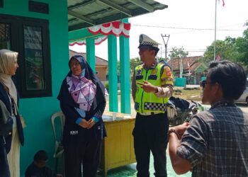 Polisi Lalu Lintas di Pamanukan Edukasi Mahasiswa Tentang Kamseltibcar