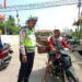 Temui Pengendara Motor Bawa Barang Melebihi Kapasitas, Unit Lantas Polsek Pamanukan Berikan Edukasi Kamseltibcar