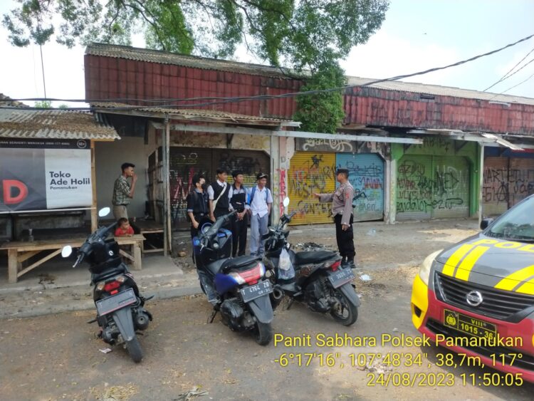 Nongkrong Setelah Jam Pulang Sekolah, Segerombol Pelajar Dibubarkan Polisi Sektor Pamanukan