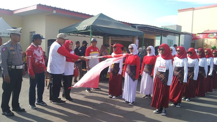 Kibarkan Semangat Kemerdekaan, Ratusan Peserta dari Berbagai Kalangan di Pamanukan Antusias Ikuti Lomba Gerak Jalan di Bawah Terik Matahari