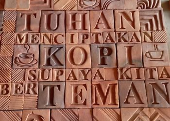 Segelas Kopi di Tembok
