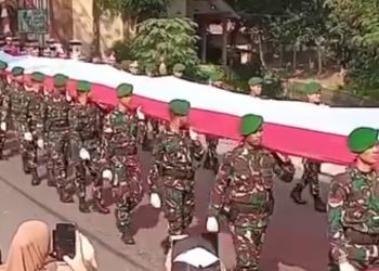 Menyambut HUT RI ke-79, Bendera Sepanjang 79 Meter Diarak Keliling Kota Subang