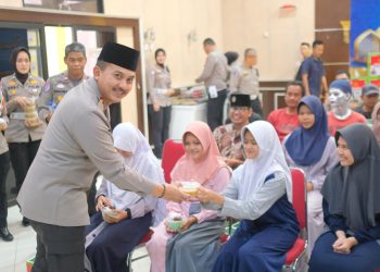 Polres Subang Tebar Kebaikan, 300 Paket Sembako Dibagikan di Bulan Ramadhan