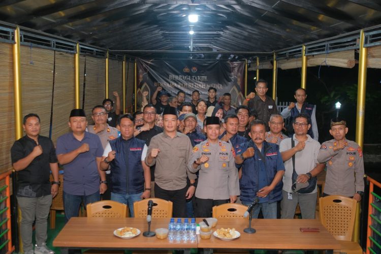 Wakapolres Subang Hadiri Buka Puasa Bersama Media Secara Serentak via Zoom