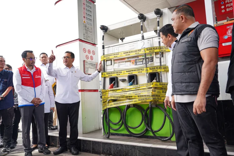 “BBM Konsumen Disunat! SPBU di Sentul Raup Untung Rp3,4 Miliar Pakai Alat Rahasia