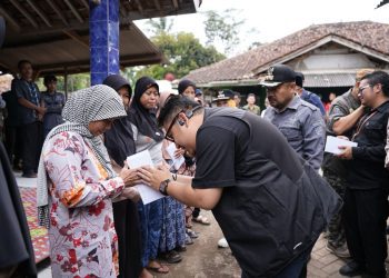 Peduli Korban Bencana, Bupati Subang Salurkan Bantuan dan Prioritaskan Pembangunan