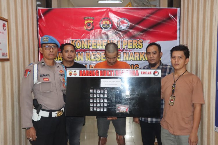 Polres Subang Tangkap Pengedar Sabu, Amankan 25 Paket Barang Bukti