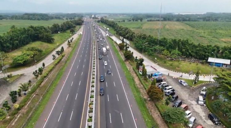 Volume Kendaraan di Tol Cipali Melonjak Pagi Ini, Pengguna Jalan Diimbau Bijak Gunakan Rest Area