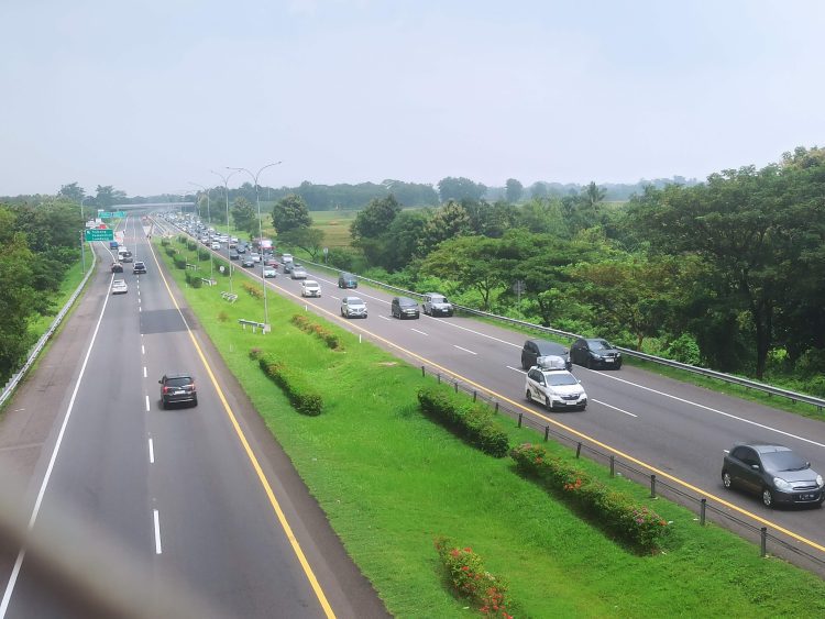 H-4 Lebaran: Lalu Lintas Tol Cipali Ramai, Simak Info Terbarunya!