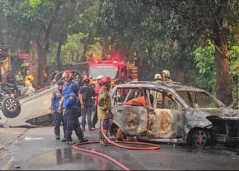 Penangkapan Ketua Ormas di Depok Ricuh, Tiga Mobil Polisi Dirusak dan Dibakar Massa
