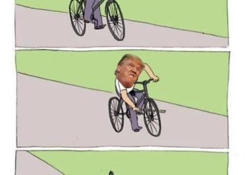 Trump Melempar Batu, Kena Kepala Sendiri