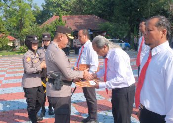 Polres Subang Gelar Sertijab dan Beri Penghargaan kepada Personel Berprestasi