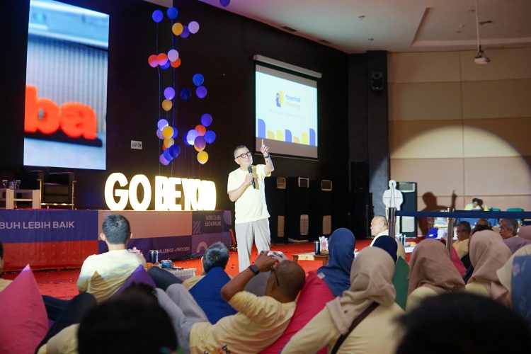 Town Hall Pertama PT DAHANA: Helmy Yahya Bagi Tips Sukses Lewat Mindset, Skill, dan Attitude