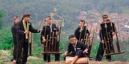 Budaya Sunda : Bertahan, Beradaptasi, atau Terkikis?