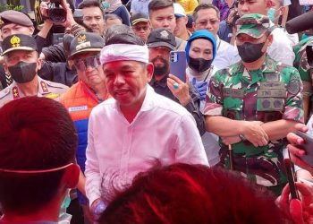 Dedi Mulyadi Tanggung Biaya Hidup dan Kuliah Anak Korban Ledakan Amunisi di Garut