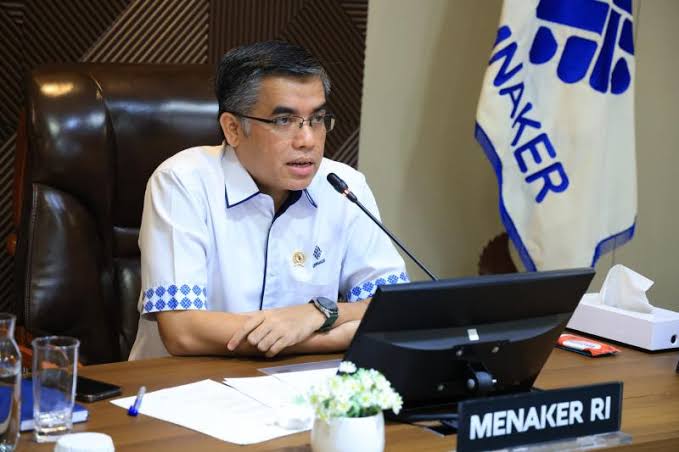 Kemnaker Larang Penahanan Ijazah Karyawan