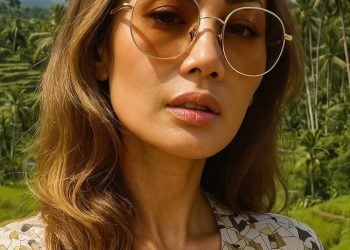 Dunia yang Memaksa Kita Menjadi Orang Lain