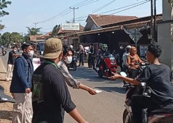 Puluhan Kader HMI Bagikan Masker di Subang, Desak Pemerintah Atasi Dampak Debu Proyek Tol Patimban