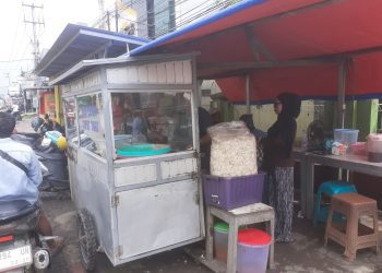 Nasi Lengko Pantura: Kisah Ketekunan Pak Nano dari Pamanukan