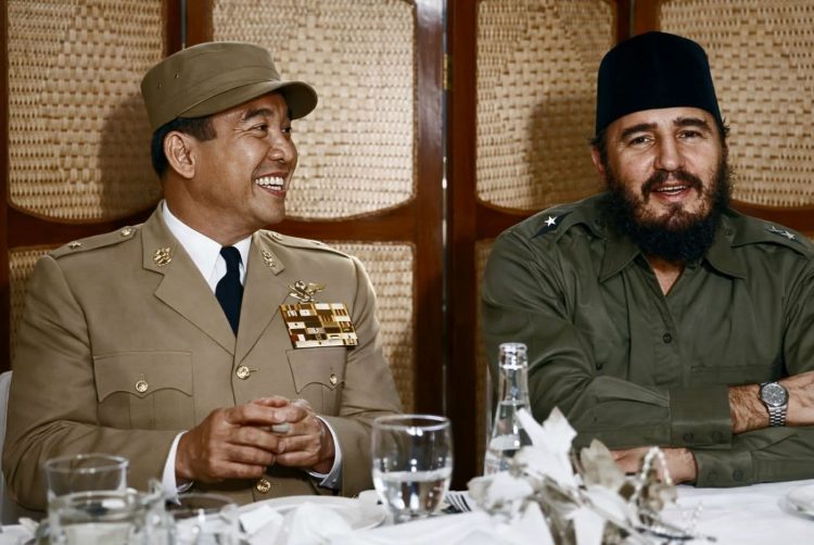 Dari Bandung ke Teheran, Revolusi Bertukar Topi